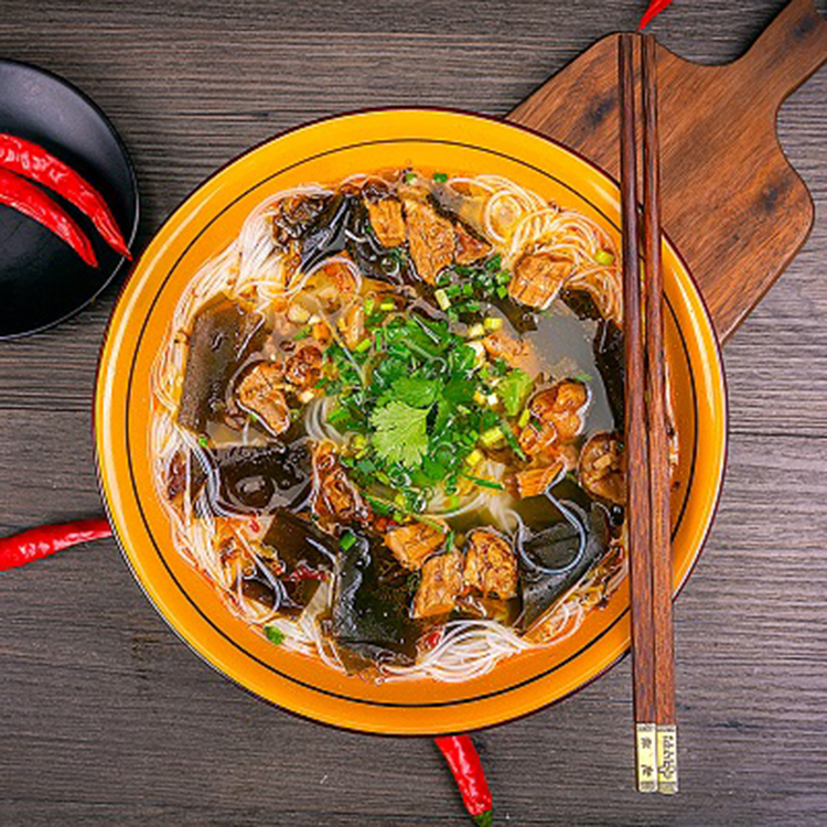 綿陽米粉 綿陽米粉肥腸米粉 綿陽老開元米粉 吃在途中
