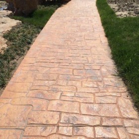 綿陽(yáng)市彩色壓花地平 壓印混凝土廠家 彩色壓模路面 壓花地坪價(jià)格廠家 彩色壓?；炷翉S家 免費(fèi)輔導(dǎo)