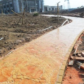重慶涪陵區(qū)壓花地坪  水泥壓膜地坪 壓?；炷恋孛?水泥壓花材料 彩色壓花地坪材料廠家  藝術(shù)壓花地坪施工單價壓花地坪材料 廠家批發(fā)壓花材料免費送貨到工地