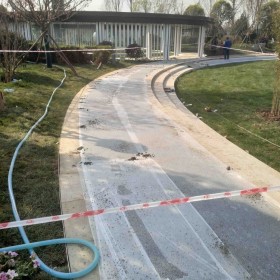 樂山市 透水地坪  彩色透水混凝土地坪材料批發(fā)  透水地坪生產廠家  生態(tài)透水砼粘接劑  現(xiàn)場施工免費指導   量大送貨到工地
