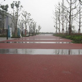 峨眉山市 操場(chǎng)透水地坪 停車場(chǎng)透水地坪 專業(yè)接單免費(fèi)指導(dǎo)