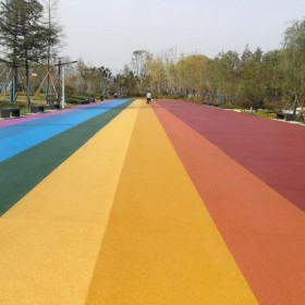 曲靖市人行道透水混凝土 彩色透水混凝土道路 透水混凝土施工價(jià)格 彩色透水混凝土材料生產(chǎn)廠家 壓?；炷敛牧蠌S家
