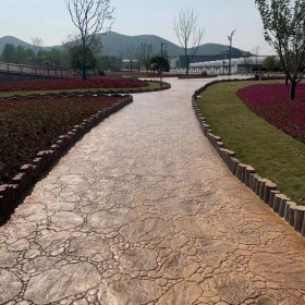岳陽市藝術(shù)壓花地坪  壓花地坪廠家 減少灰塵 藝術(shù)地坪 園林景觀