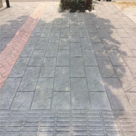 資陽市 壓?；炷恋孛?水泥壓花材料  藝術(shù)壓花地坪  彩色壓花地坪材料廠家