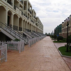 廣漢市 彩色壓花地平 壓印混凝土廠家 彩色壓模路面 彩色壓?；炷翉S家 免費(fèi)輔導(dǎo)