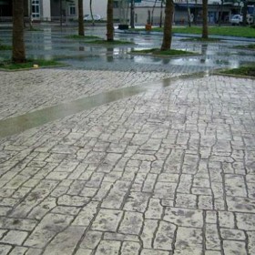 萬州區(qū) 壓花地坪 水泥壓膜路面 混凝土壓印地坪 彩色壓印路面材料 混凝土壓模廠家免費施工指導
