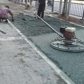 彩色透水砼 生態(tài)彩色透水混凝土 市政建設(shè)、學(xué)校操場地坪 免費(fèi)到地指導(dǎo)